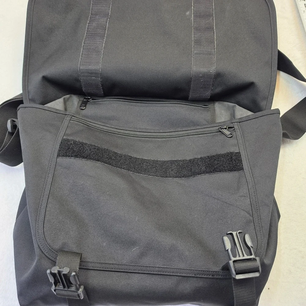 Carhartt WIP Reflective Parcel Bag Black Adjustable Messenger Bag A201035